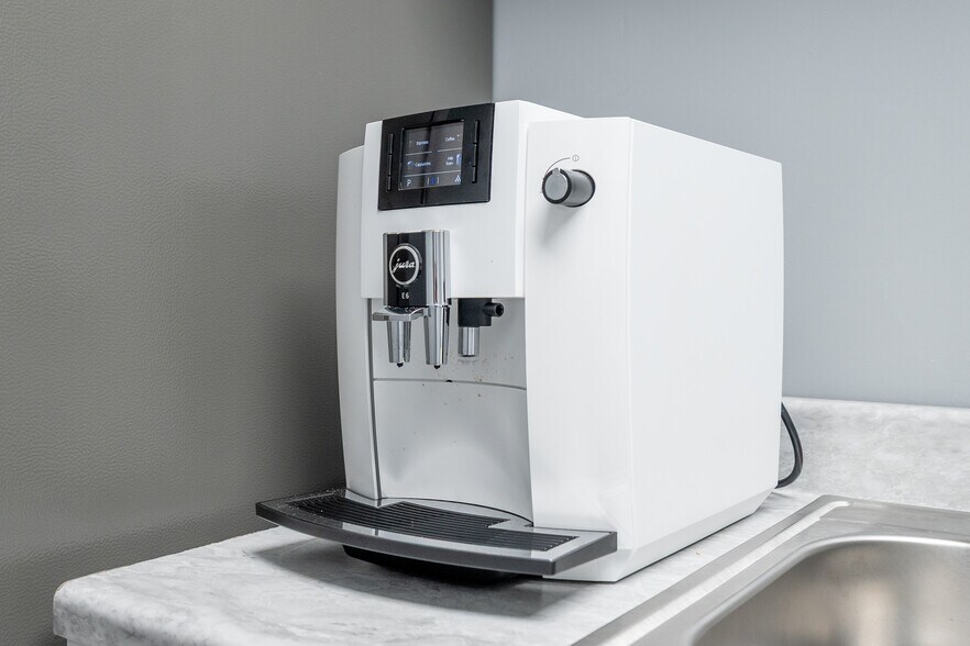 More Photos Of 4550 W 103rd St, Oak Lawn Unknown For Lease