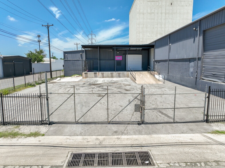 More Photos Of 702 San Fernando St, San Antonio Manufacturing For Sale