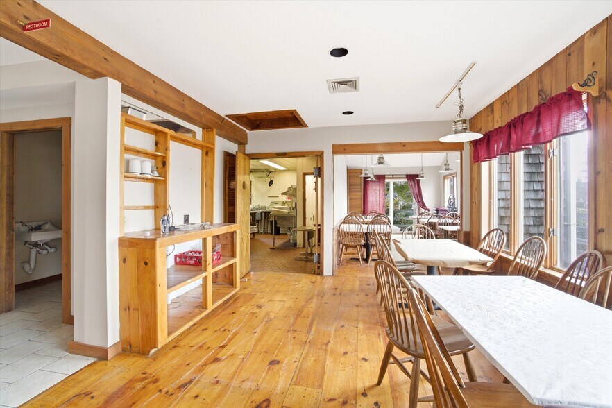 More Photos Of 40 Weirs Rd, Gilford Restaurant For Sale
