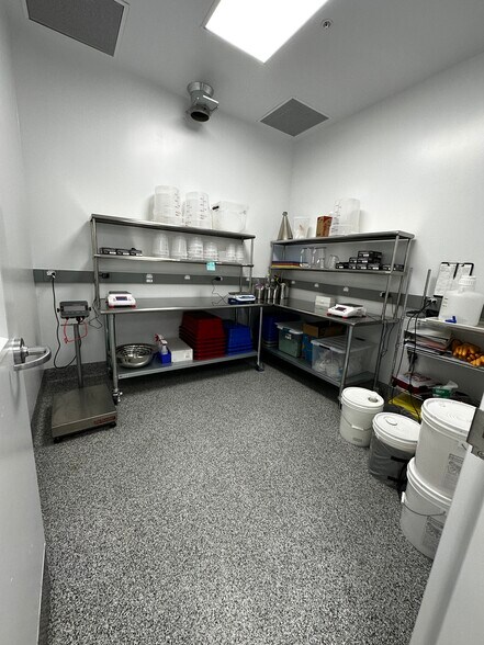 More Photos Of 454-452 Shotwell St, San Francisco Light Distribution For Lease