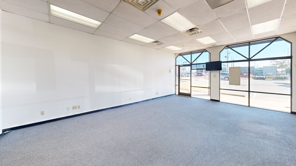 More Photos Of 4609-4637 Poplar Ave, Memphis Unknown For Lease