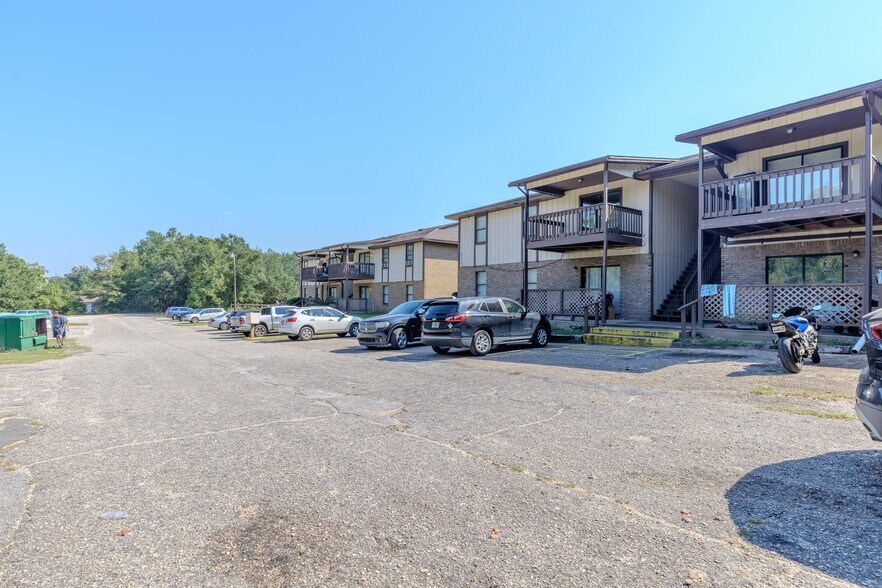 More Photos Of 5646 Cyanamid Rd, Milton Apartments For Sale