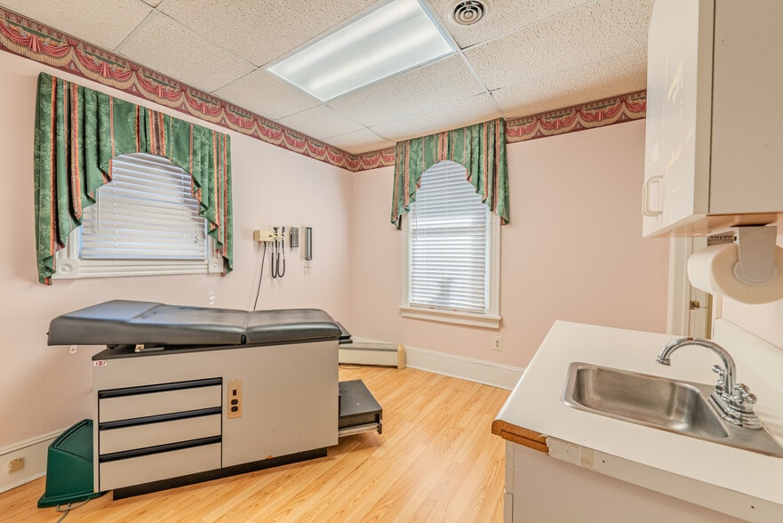 More Photos Of 177 W High St, Somerville Medical For Sale