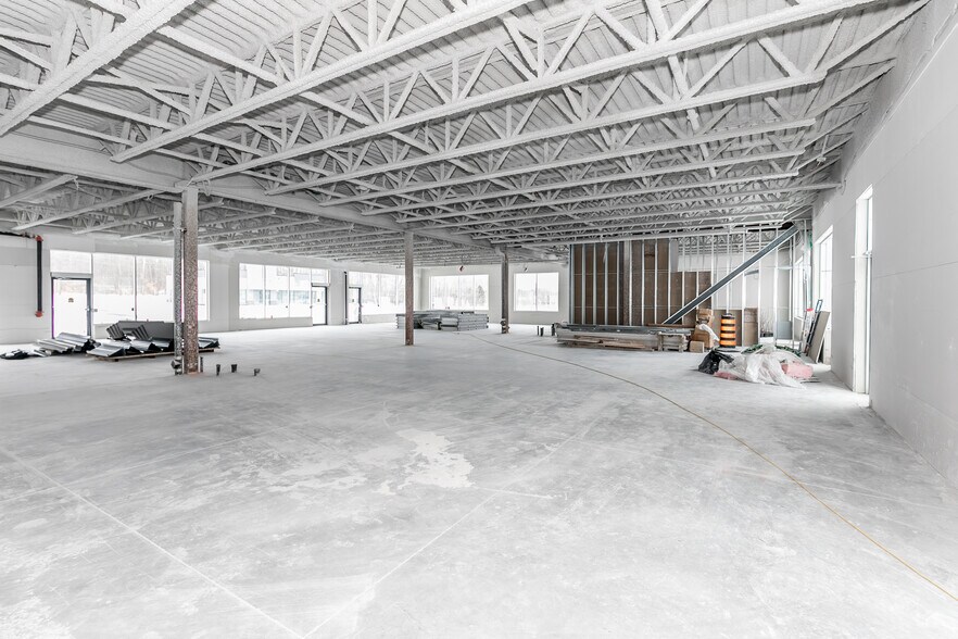 More Photos Of 670 Balm Beach Rd E, Midland Unknown For Lease