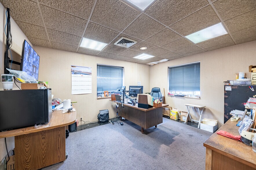 More Photos Of 714 Braddock View Dr, Mount Braddock Warehouse For Lease