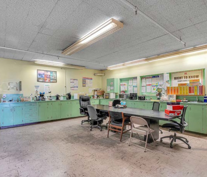 More Photos Of 8000 NE 14th Pl, Portland Warehouse For Sale