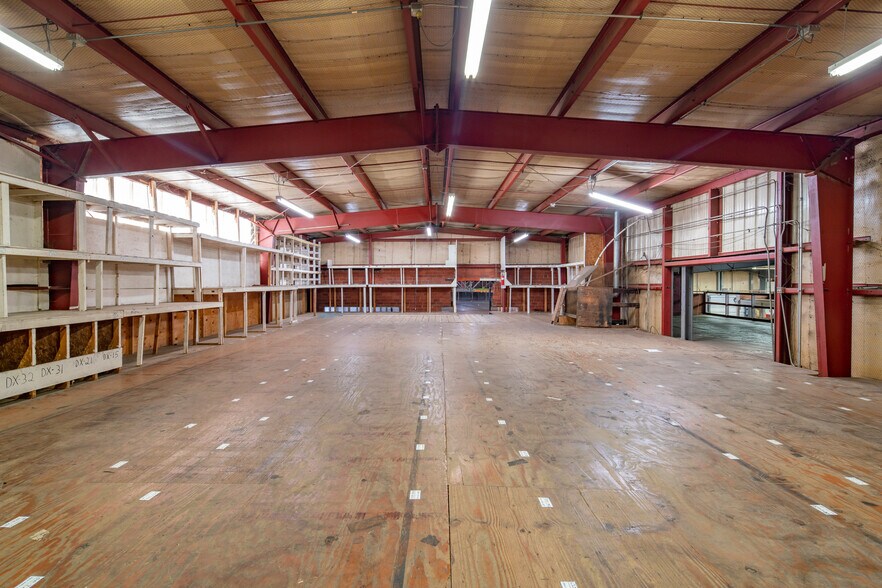 More Photos Of 2516 9th St, Great Bend Warehouse For Sale