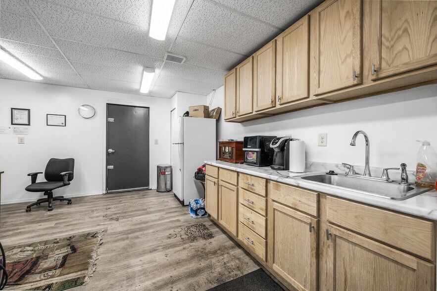 More Photos Of 370 W Maryland Ave, Saint Paul Auto Dealership For Sale