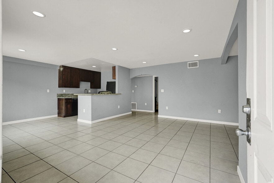 More Photos Of 521 Calcaterra Cir, Las Vegas Apartments For Sale