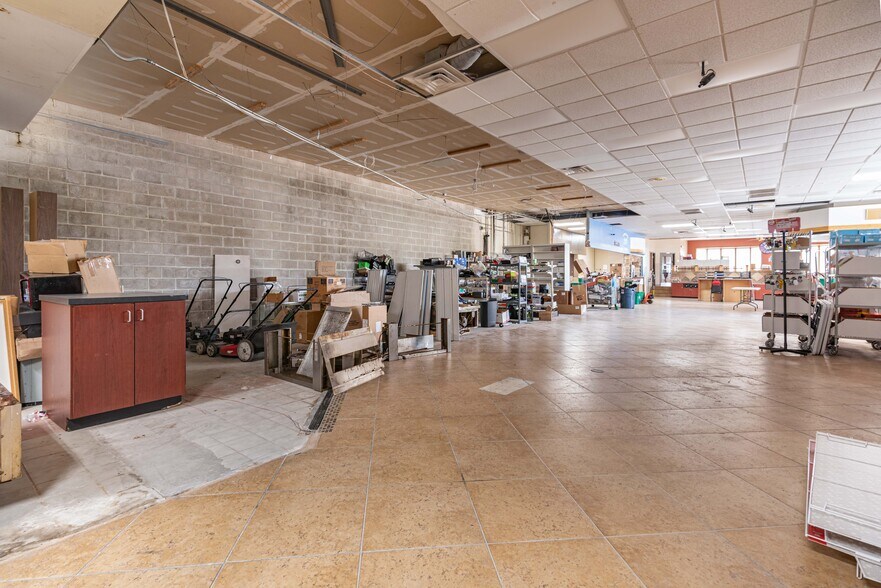 More Photos Of 802 Broadway, Wisconsin Dells Storefront Retail Office For Sale