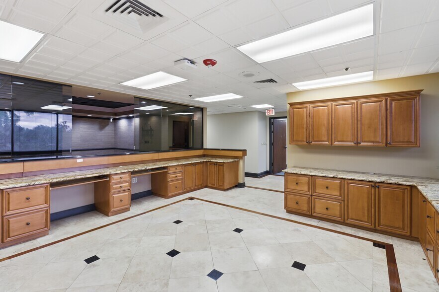 More Photos Of 661 E Altamonte Dr, Altamonte Springs Medical For Sale