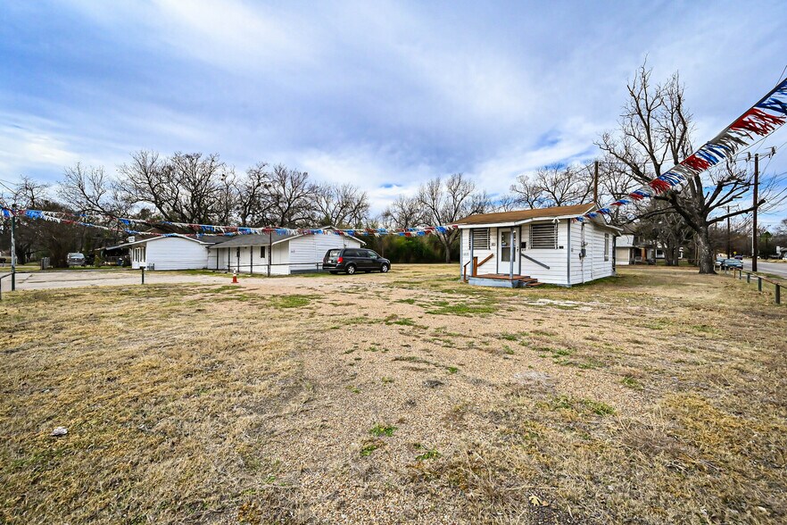 Primary Photo Of 600 W 13th Ave, Corsicana Flex For Sale