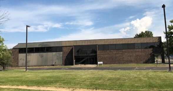 More Photos Of 825 Riverview Dr, Benton Harbor Light Distribution For Sale