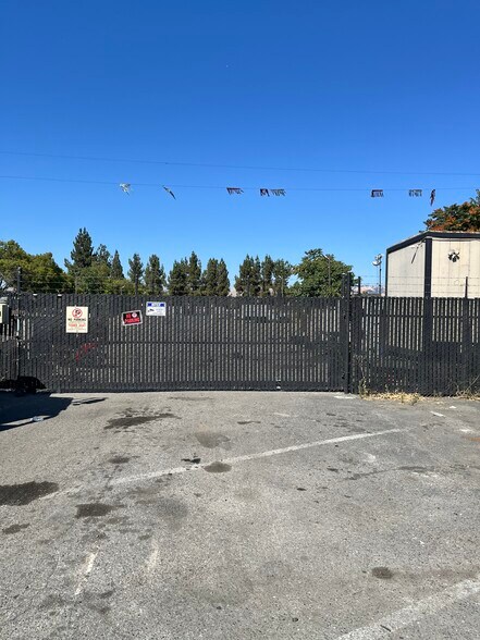 More Photos Of Unit B - 2828 Monterey Hwy, San Jose Land For Lease