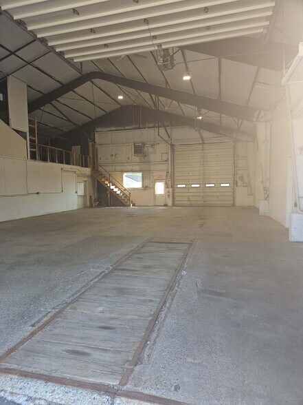 More Photos Of 1670 Broadway, Bangor Warehouse For Lease