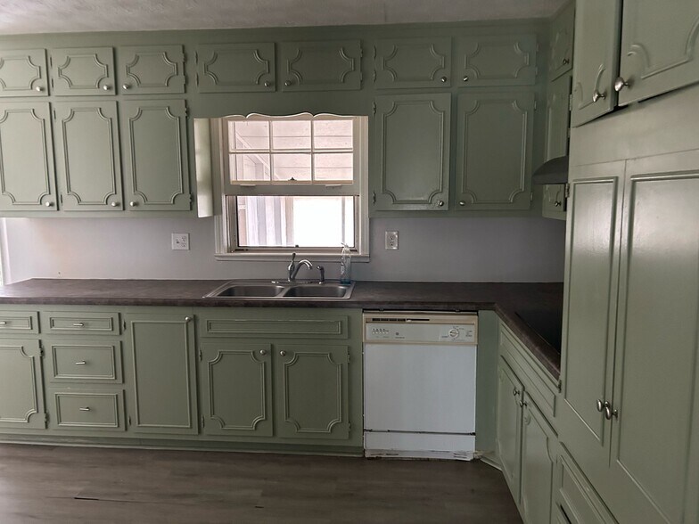 More Photos Of 4455 State Bridge Way, Alpharetta Office Residential For Lease