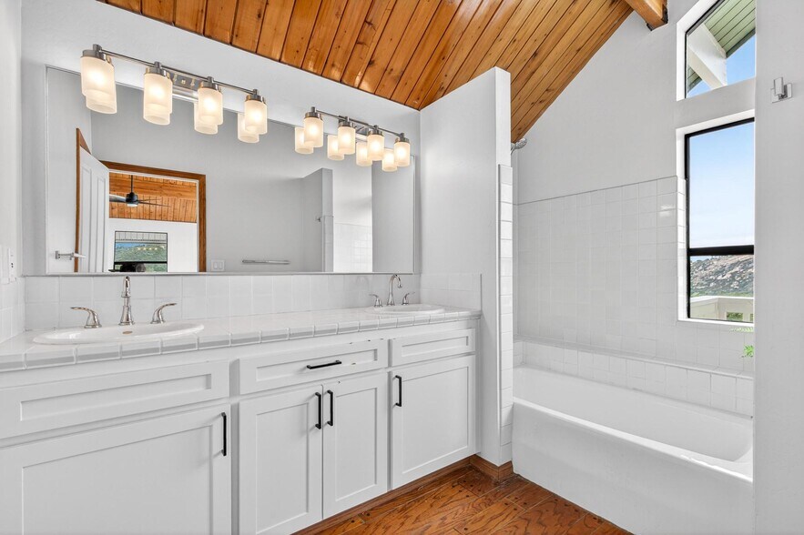 More Photos Of 14621 Woods Valley rd, Valley Center Flex For Sale