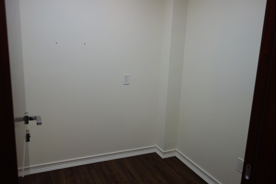 More Photos Of 6433 98th St, Rego Park Healthcare For Lease
