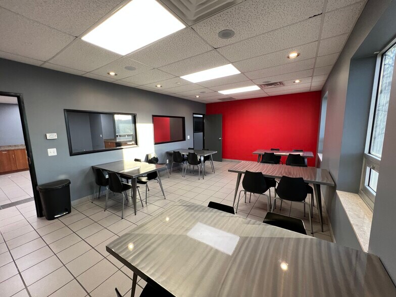 More Photos Of Dispensary/Processing/Industrial space, Warren Warehouse For Lease