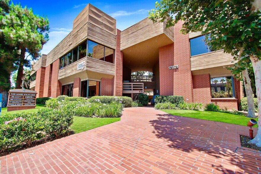 More Photos Of 17821 E 17th St, Tustin Loft Creative Space For Lease