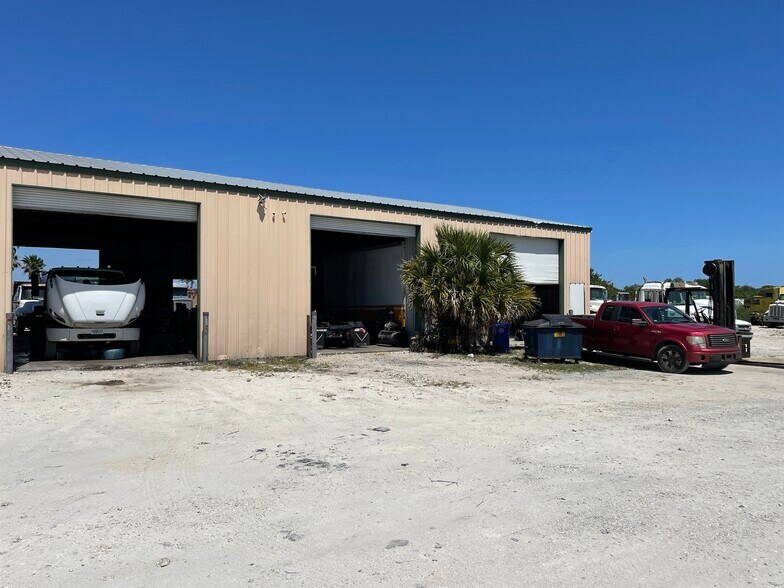 Primary Photo Of 27107 US Highway 27, Moore Haven Land For Sale