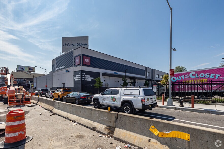 More Photos Of 91-30 Van Wyck Expwy, Jamaica Freestanding For Lease