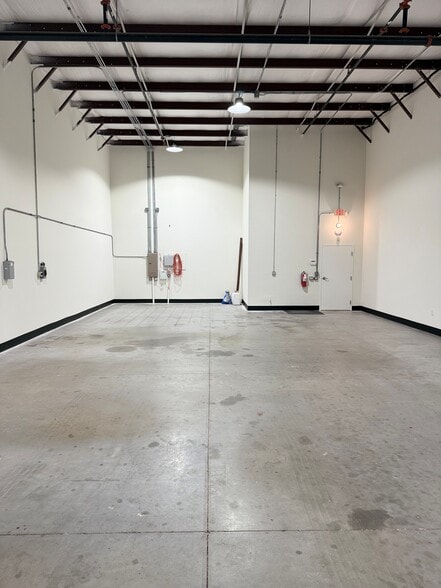 More Photos Of 2255 Sarasota Center Blvd, Sarasota Industrial For Lease