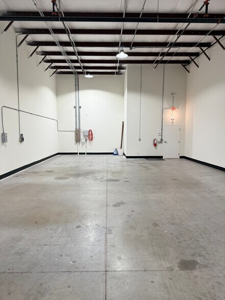 More Photos Of 2257 Sarasota Center Blvd, Sarasota Industrial For Lease