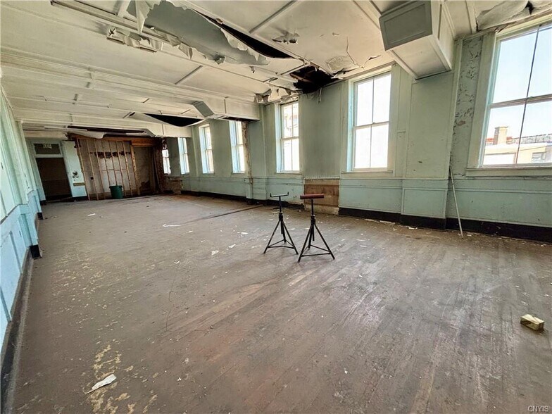 More Photos Of 10 South St, Auburn Office For Sale