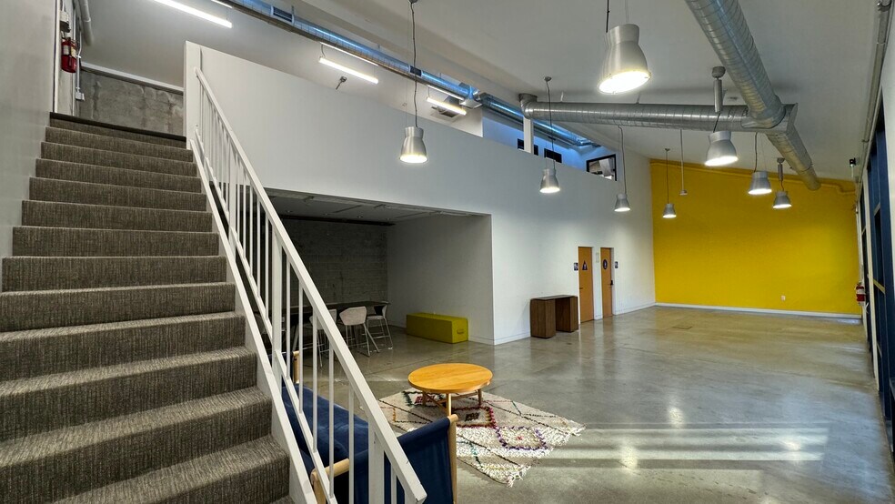 More Photos Of 606 Venice Blvd, Venice Office For Sale