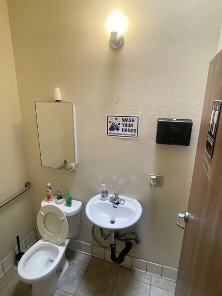 More Photos Of 5344 Long Beach Blvd, Long Beach Storefront Retail Office For Lease