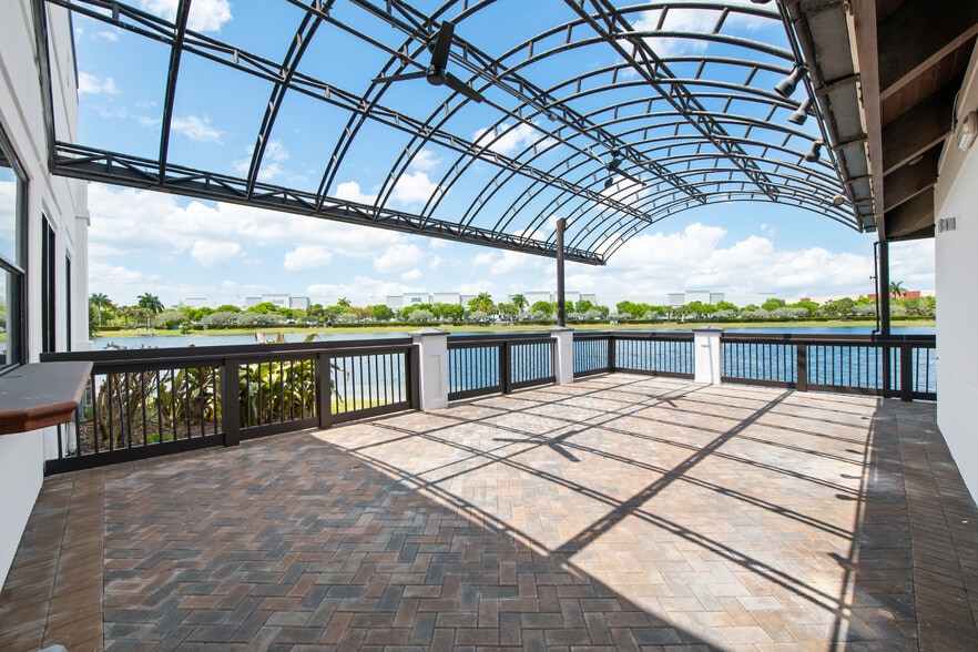 More Photos Of 15500 SW 29th St, Miramar Restaurant For Lease