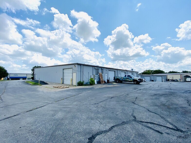 More Photos Of 162 Industrial Park Dr, Hollister General Retail For Lease