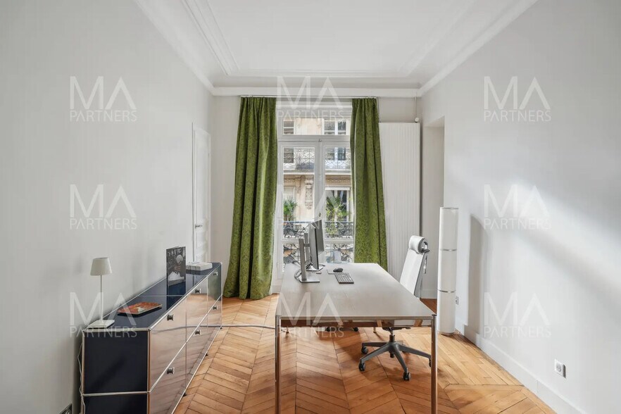 More Photos Of 14 Rue Clément Marot, Paris Office For Sale