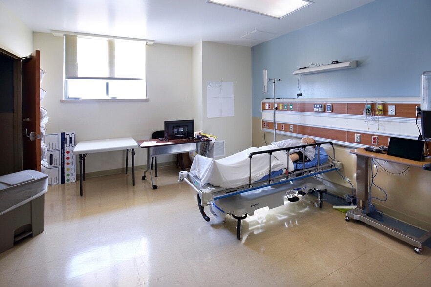 More Photos Of 1905 Doctors Hospital Dr, Bridgeport Healthcare For Sale