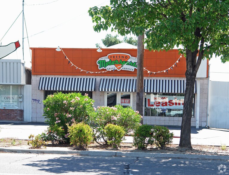 More Photos Of 1368 N Blackstone Ave, Fresno Freestanding For Lease