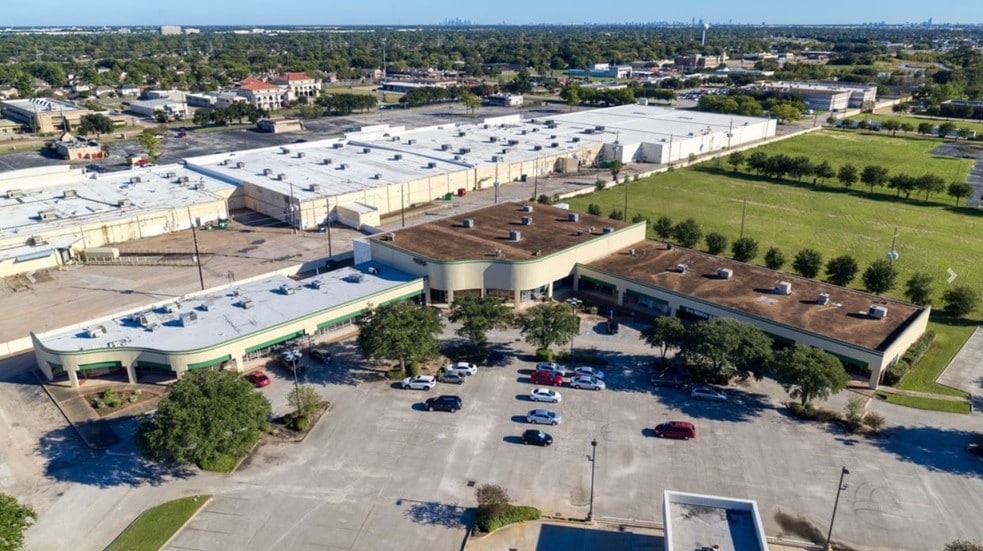 More Photos Of 11037 W FM-1960, Houston Unknown For Lease