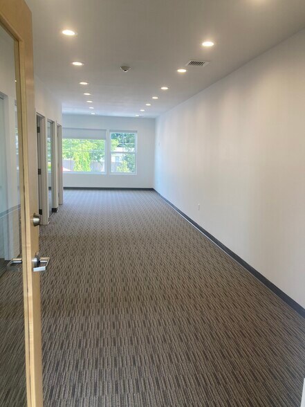 More Photos Of 46 Railroad Ave, Duxbury General Retail For Lease