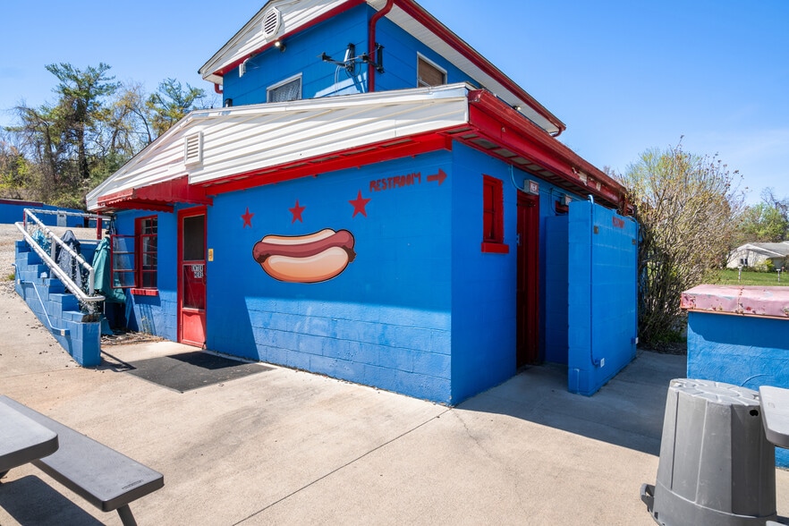 More Photos Of 275 Starlight Dr, Christiansburg Theater Concert Hall For Sale