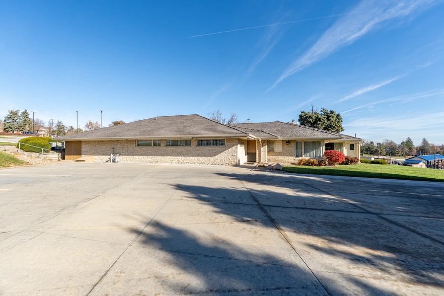 More Photos Of 8900 W Dodge Rd, Omaha Medical For Lease
