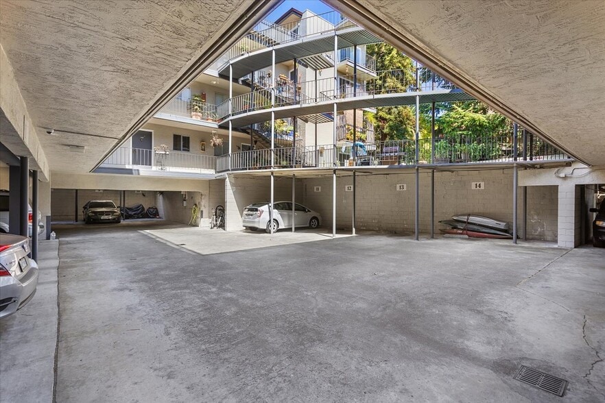 More Photos Of 671 Vernon St, Oakland Apartments For Sale