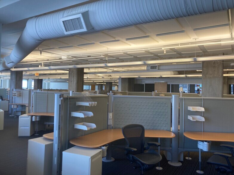 More Photos Of 16-24 N Meridian St, Indianapolis Office For Lease