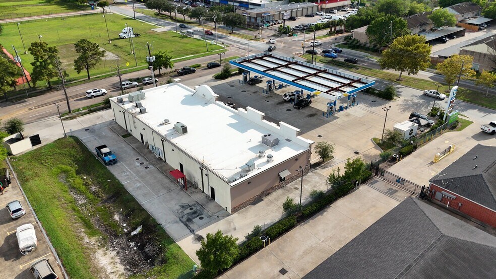 More Photos Of 10619 S Gessner Rd, Houston Freestanding For Lease