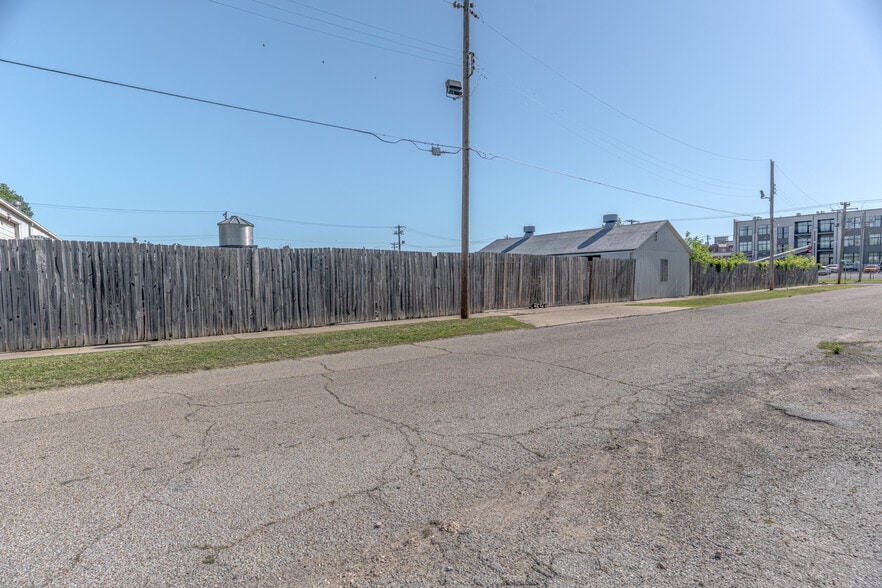 More Photos Of 301 Burke Ave, Jonesboro Warehouse For Sale