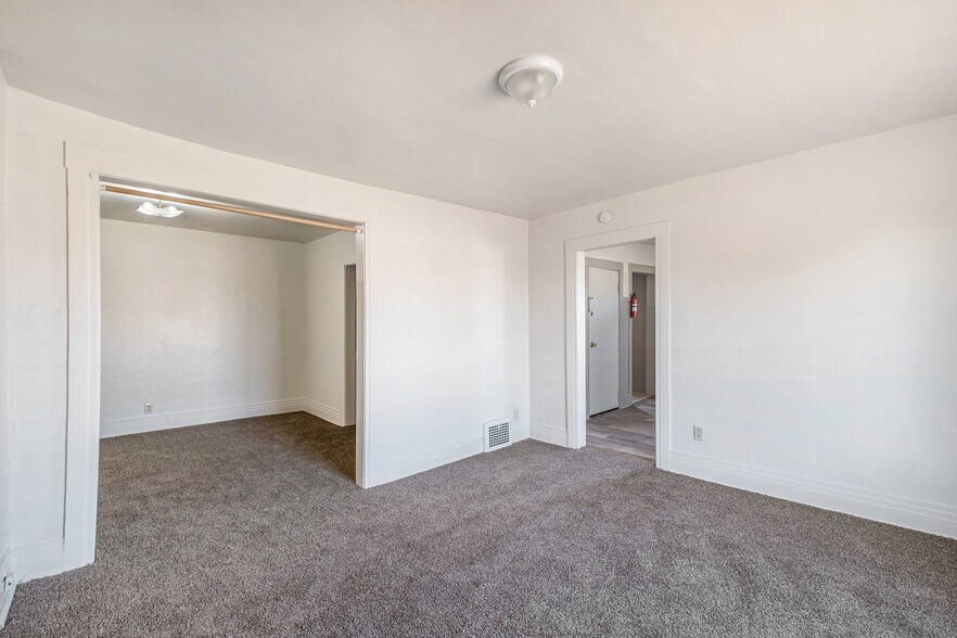 More Photos Of 1001 N Saginaw St, Flint Apartments For Sale