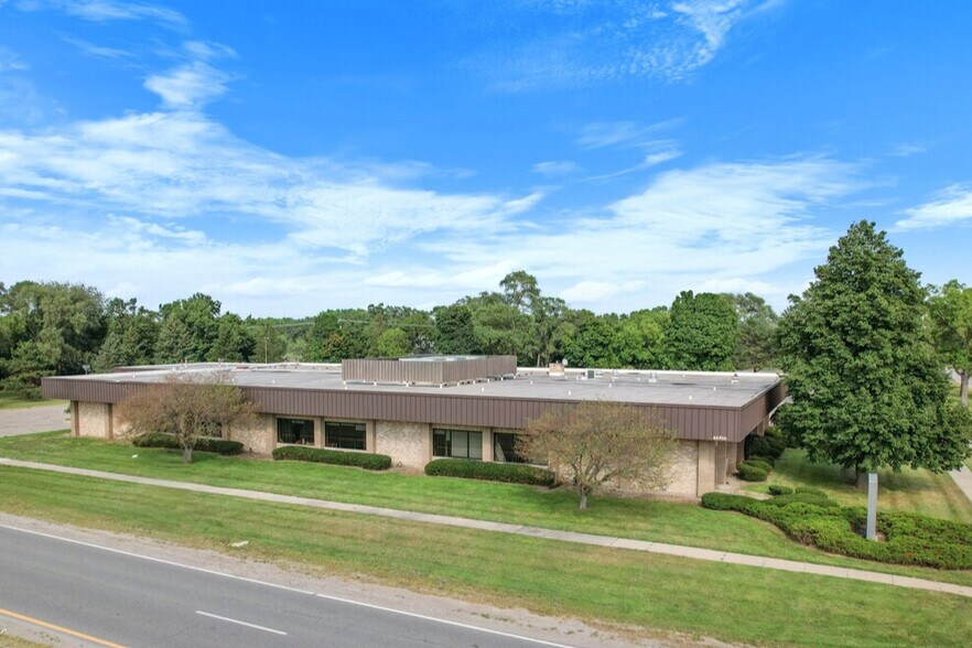 More Photos Of 45700 Mound Rd, Shelby Township Storefront Retail Office For Sale