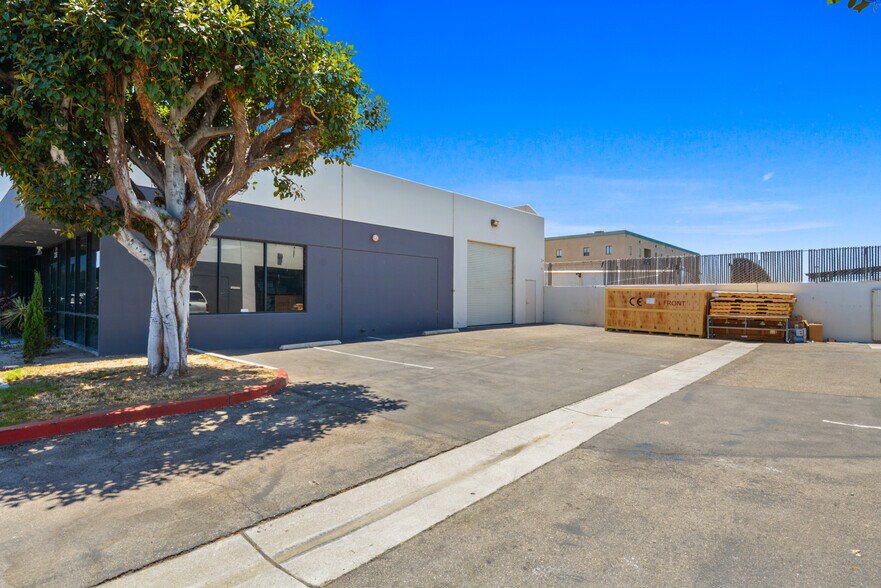 More Photos Of 2296 N Batavia St, Orange Warehouse For Sale