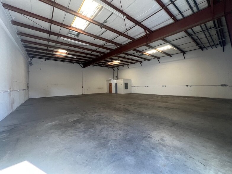 More Photos Of 401 Victor Way, Salinas Warehouse For Lease