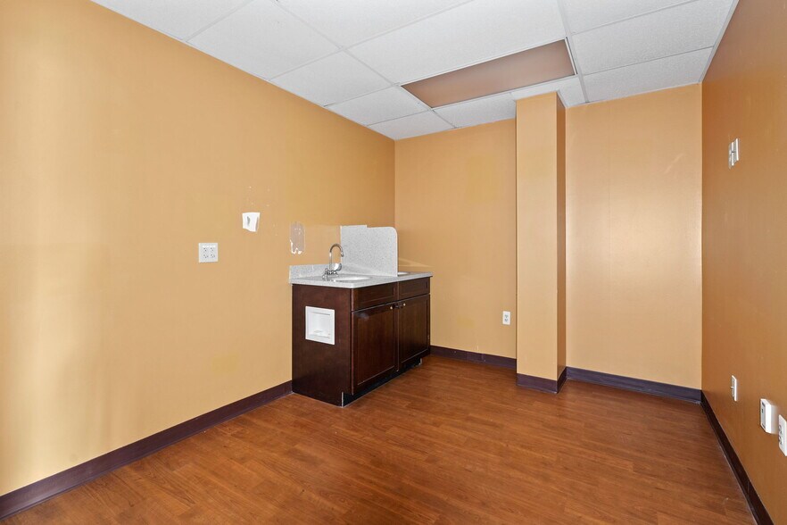 More Photos Of 4 Corwin Ct, Newburgh Medical For Sale