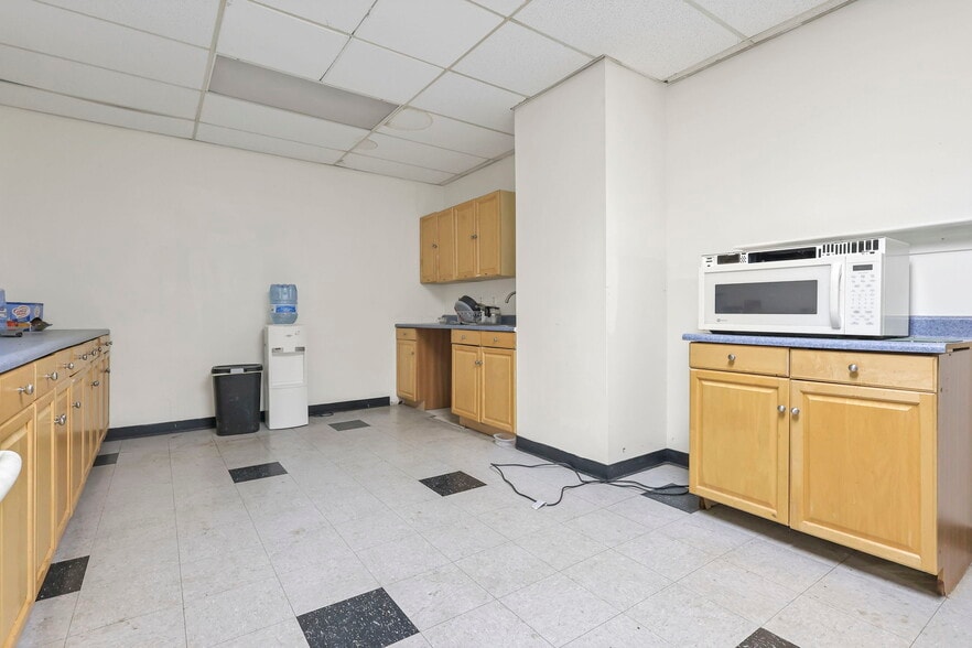 More Photos Of 2844 E River Rd, Dayton Office For Sale